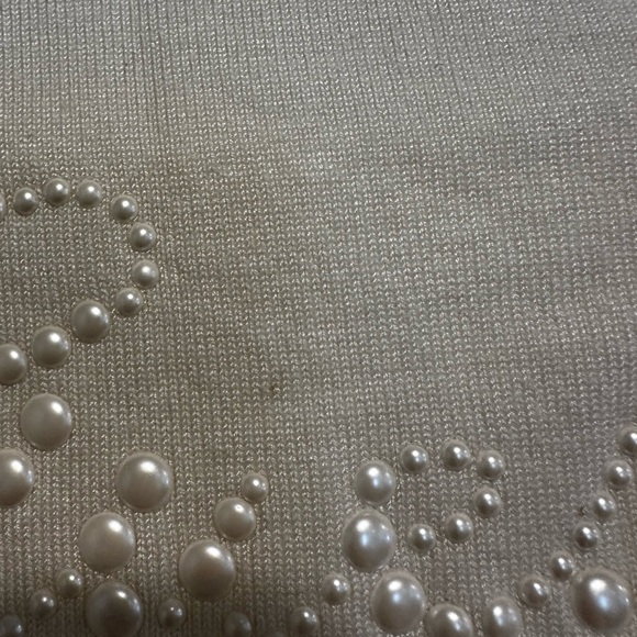 Guess Women’s XS Cold Shoulder. White Faux Pearl Logo Long-Sleeve Top. - Picture 9 of 9